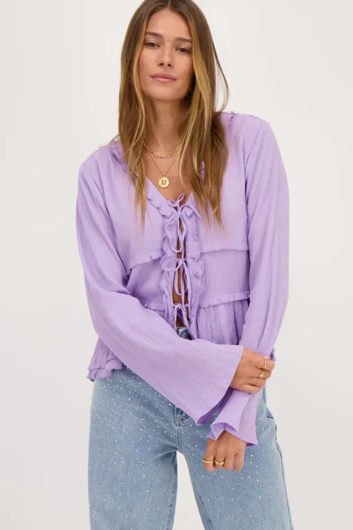 Lila Top Met Koordjes En Flared Mouwen