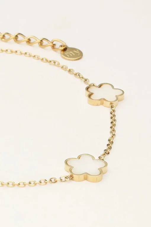 Minimalistische Armband Met Drie Parelmoer Bloemen