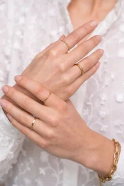 Minimalistische Ring Met Vierkantjes
