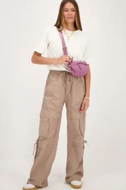 Off-white T-shirt Met Roze Strik