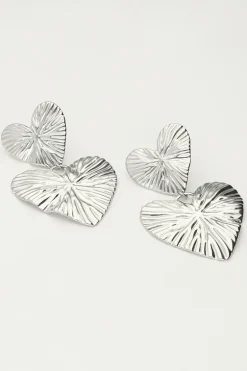 Oorbellen Twee Hammered Hearts