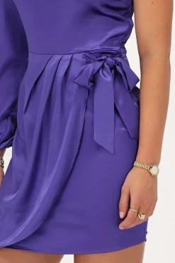 Paarse Satijnen One-shoulder Jurk Met Overslag
