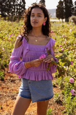 Paarse Top Met Lange Mouwen Met Tapes En Ruffles