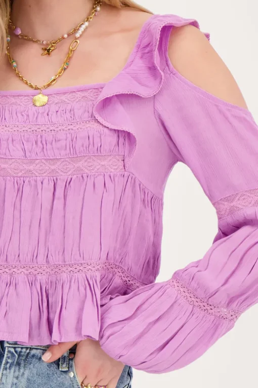 Paarse Top Met Lange Mouwen Met Tapes En Ruffles