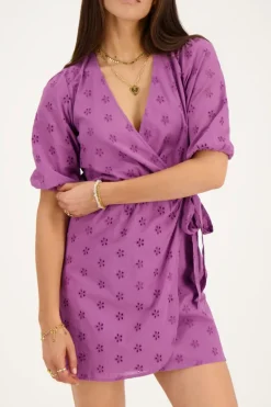 Paarse Wikkeljurk Met Bloemen Embroidery