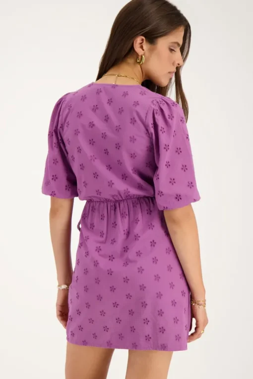 Paarse Wikkeljurk Met Bloemen Embroidery