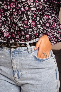 Riem Met Zilveren Studs En Goudkleurige Gesp