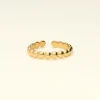 Ring Met Aansluitende Bolletjes