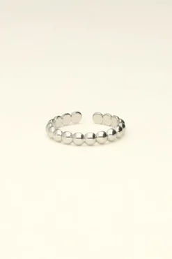 Ring Met Aansluitende Bolletjes