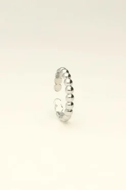 Ring Met Aansluitende Bolletjes