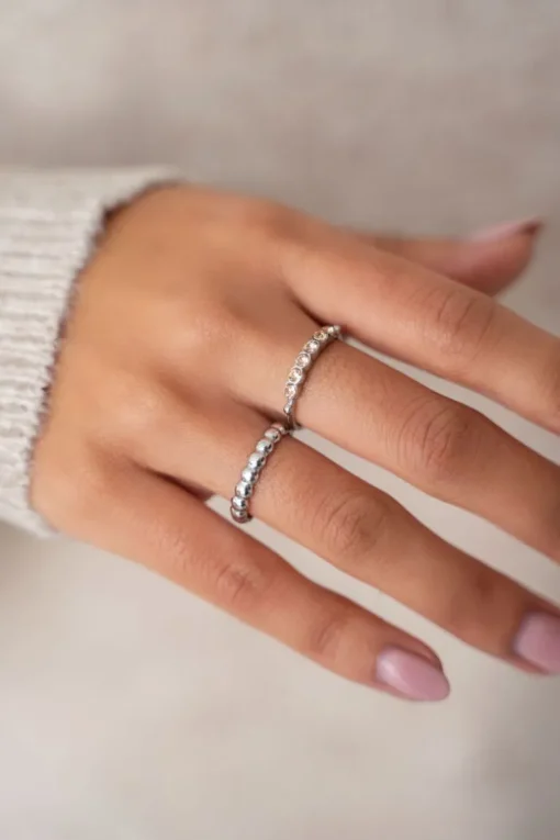 Ring Met Aansluitende Bolletjes
