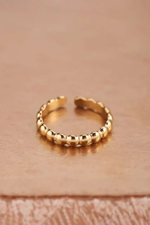 Ring Met Aansluitende Bolletjes