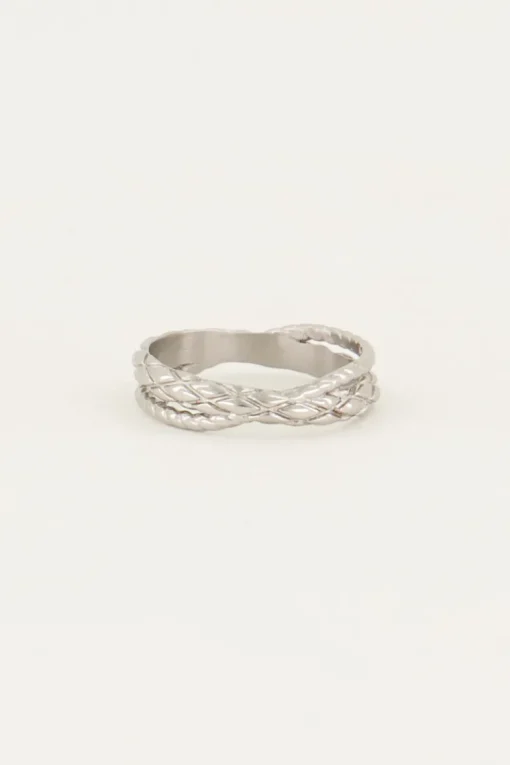 Ring Met Gedraaid Patroon