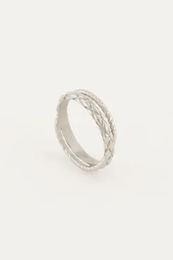 Ring Met Gedraaid Patroon
