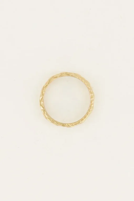 Ring Met Gedraaid Patroon