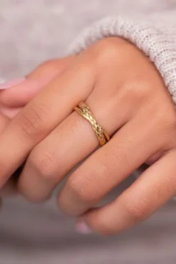 Ring Met Gedraaid Patroon