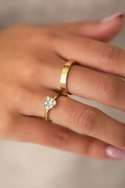 Ring Met Gegraveerde Sterretjes