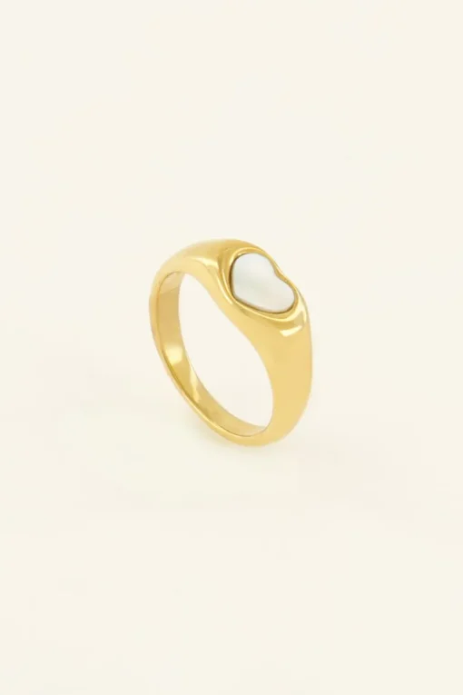 Ring Met Parelmoer Hartje