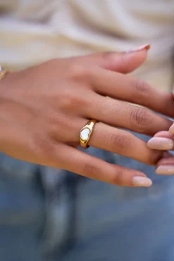Ring Met Parelmoer Hartje
