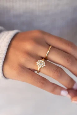 Ring Met Transparante Steen En Parels