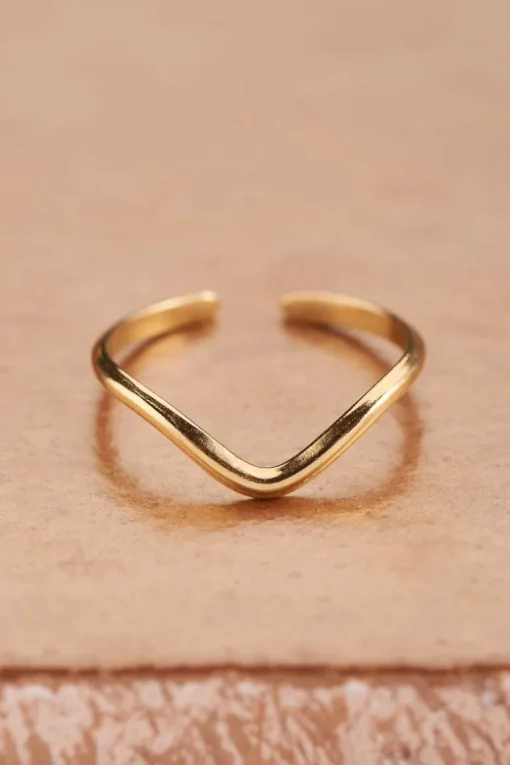 Ring Met V Shape