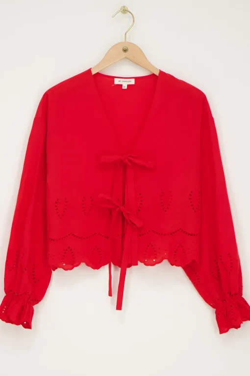 Rode Blouse Met Strikjes En Broderie