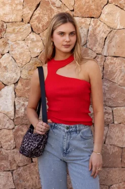 Rode Cut-out Top