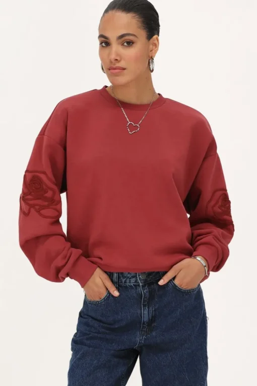Rode Sweater Met Embroidery
