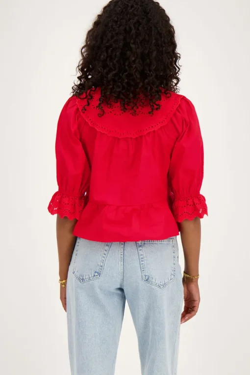 Rode Top Met Strikjes En Broderie