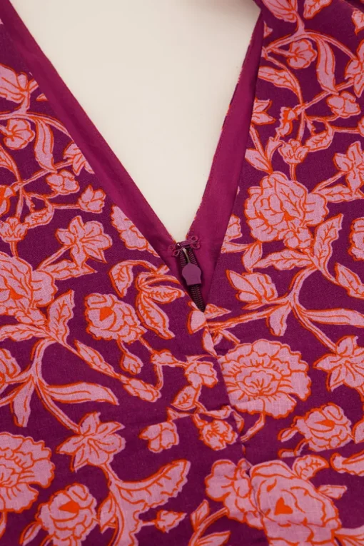 Roze Rimpel Jurk Met Bloem