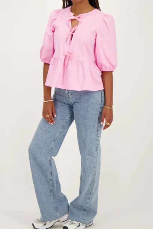 Roze Top Met Strikjes En Pofmouwen