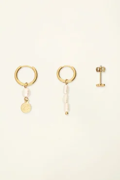 Set Van Drie Oorringen Met Parels