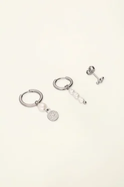 Set Van Drie Oorringen Met Parels
