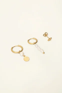 Set Van Drie Oorringen Met Parels