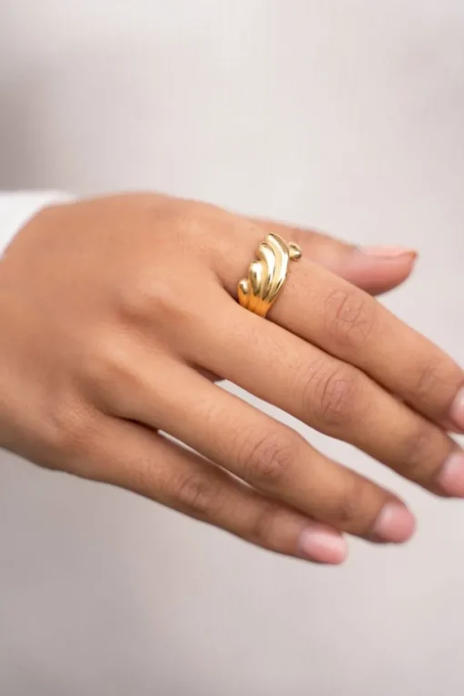 Statement Ring Met Golf Structuur