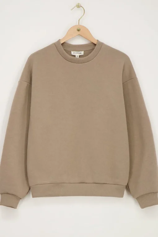 Taupe Sweater "Éternellement Femme"