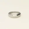 Universe Ring Met Ribbels