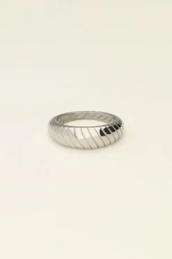 Universe Ring Met Ribbels