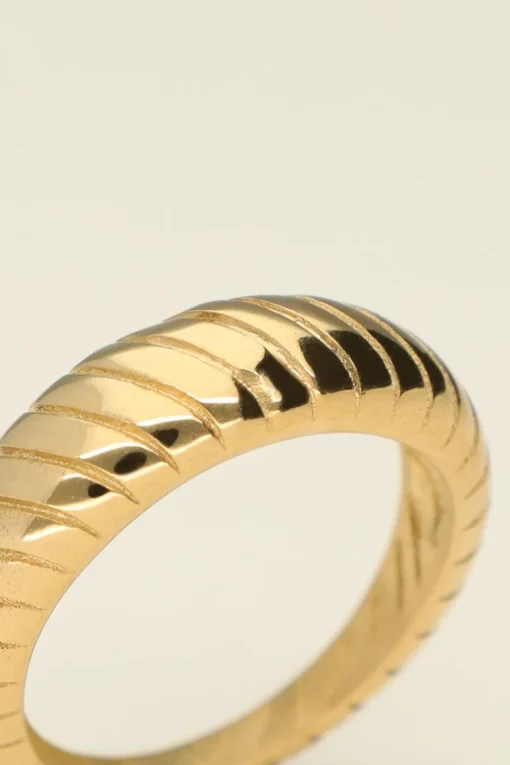 Universe Ring Met Ribbels