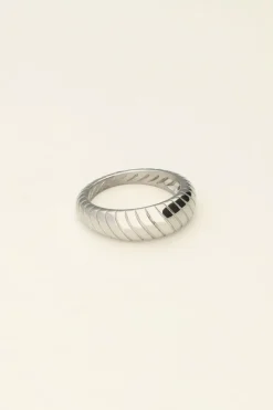 Universe Ring Met Ribbels