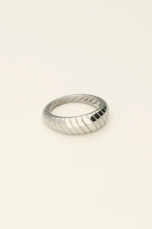 Universe Ring Met Ribbels