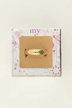 Universe Ring Met Ribbels