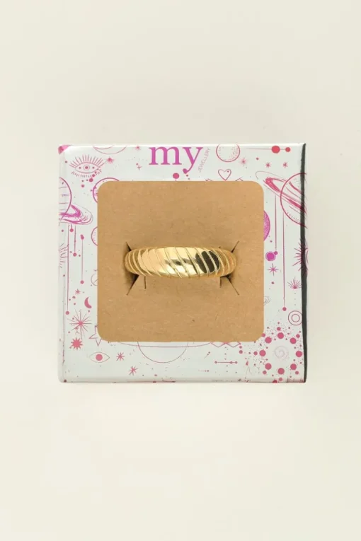 Universe Ring Met Ribbels
