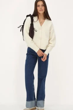 Wit Knitted Vestje Met Rozen Knopen