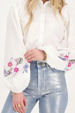 Witte Blouse Met Blauwe Kralen Bloemen