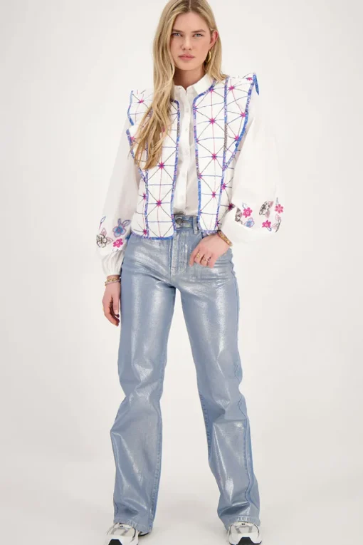 Witte Blouse Met Blauwe Kralen Bloemen