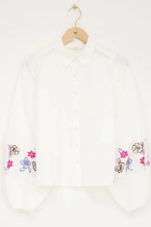 Witte Blouse Met Blauwe Kralen Bloemen