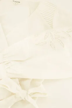 Witte Blouse Met Geborduurde Mouwen & Plooien