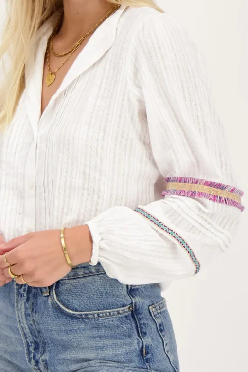 Witte Blouse Met Gekleurde Tapes En Pintuck