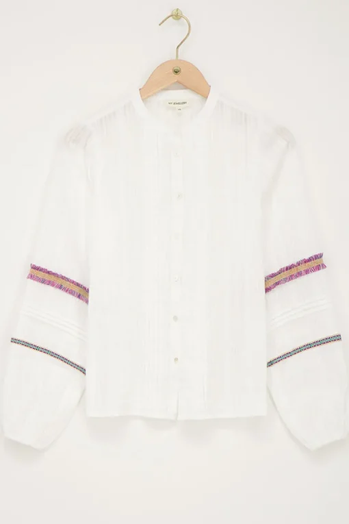Witte Blouse Met Gekleurde Tapes En Pintuck